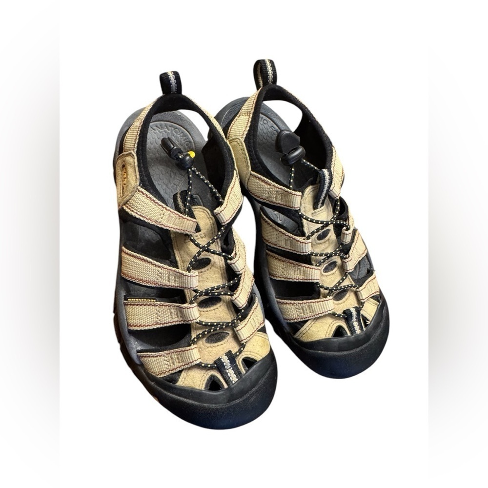 KEEN Newport Sandals XT0105 Women's Size 7.5 Closed Toe Hiking Water Shoes
